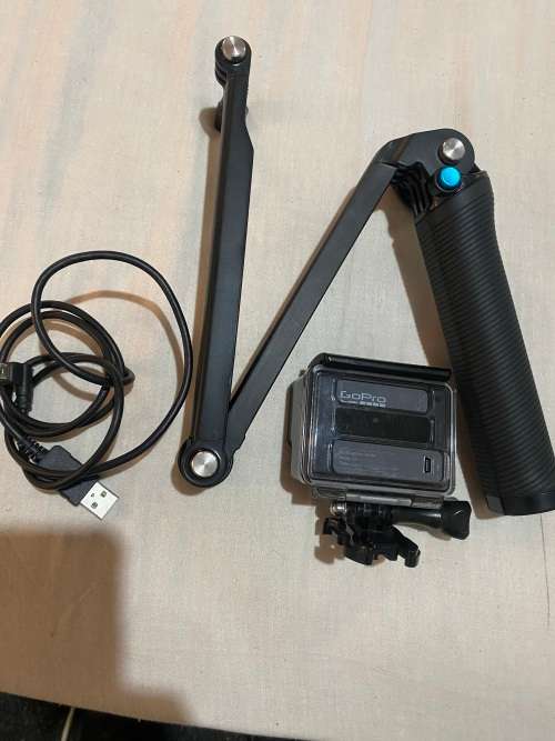 GOPRO HERO*CASING*USB CABLE*BRACKET*GOOD CONDITION